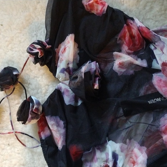 Fashion Nova Multicolor Mesh Detail - Picture 4 of 5